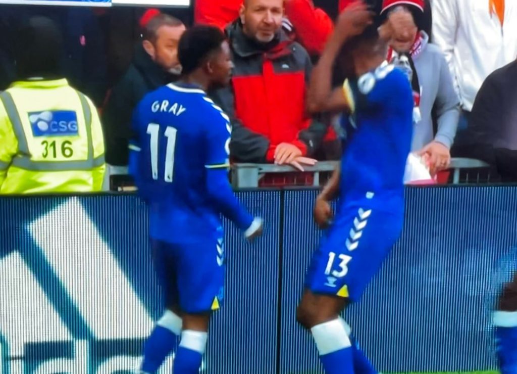 Yerry Mina Dancing at Man Utd Vs Everton Match 