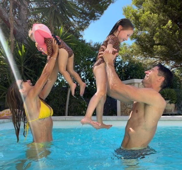 Lewandowski with wife and his two childeren